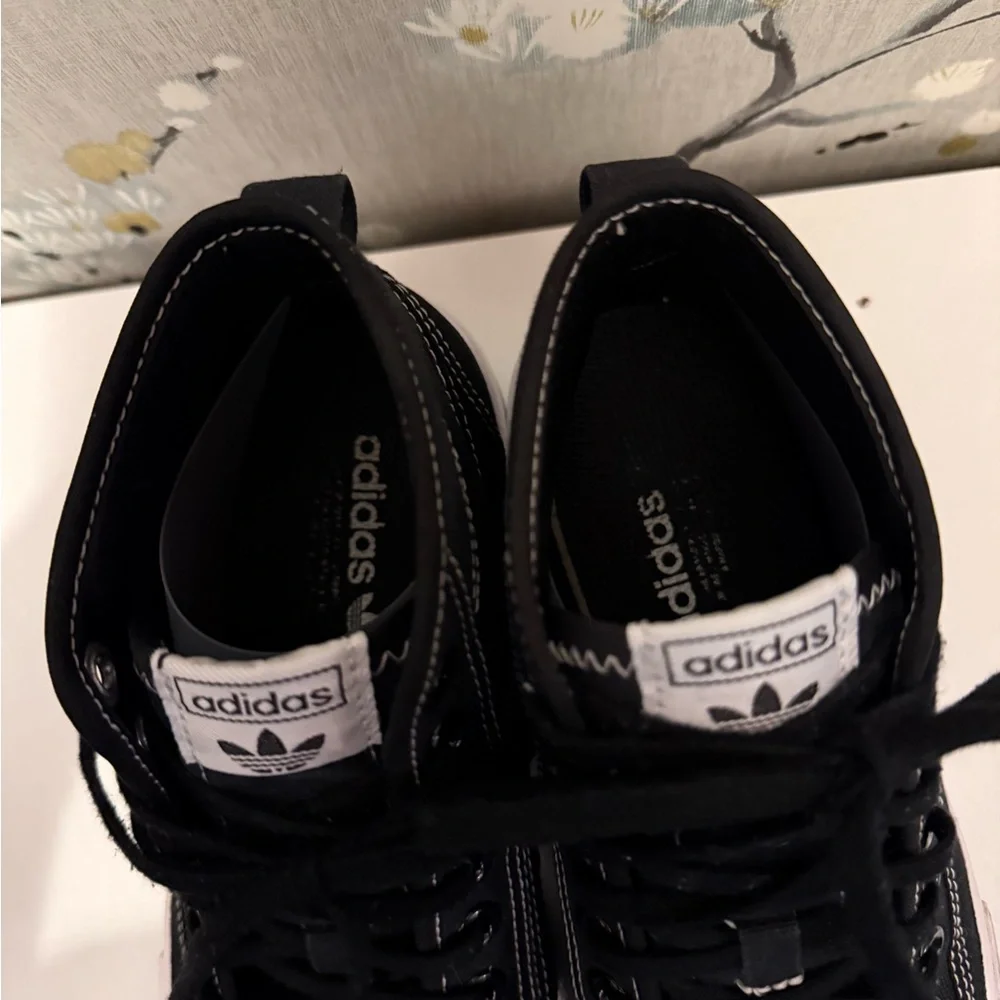 Adidas Classic Black and White Low-Tops - Picture 7 of 8